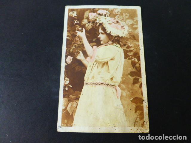 Postales: NI&Ntilde;A CON PAJARO POSTAL - Foto 1