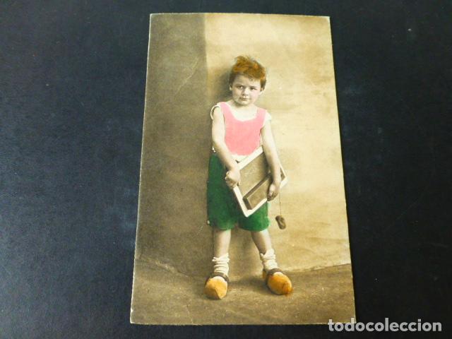 Postales: NI&Ntilde;O CON PIZARRA POSTAL - Foto 1