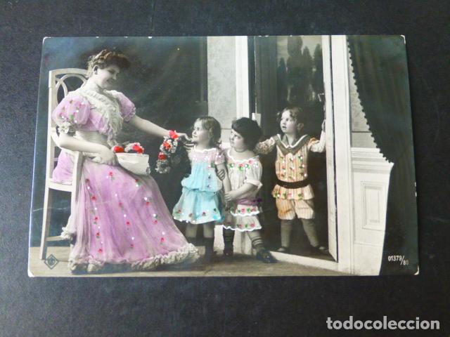 Postales: NI&Ntilde;OS CON SU MADRE POSTAL - Foto 1
