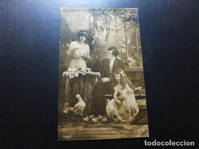 Postales: NI&Ntilde;A Y PADRES POSTAL - Foto 1