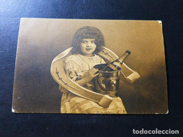 Postales: NI&Ntilde;A CON BOTELLA DE CHAMPAN POSTAL - Foto 1