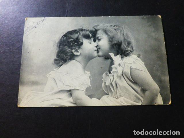 Postales: NI&Ntilde;AS BESANDOSE POSTAL - Foto 1