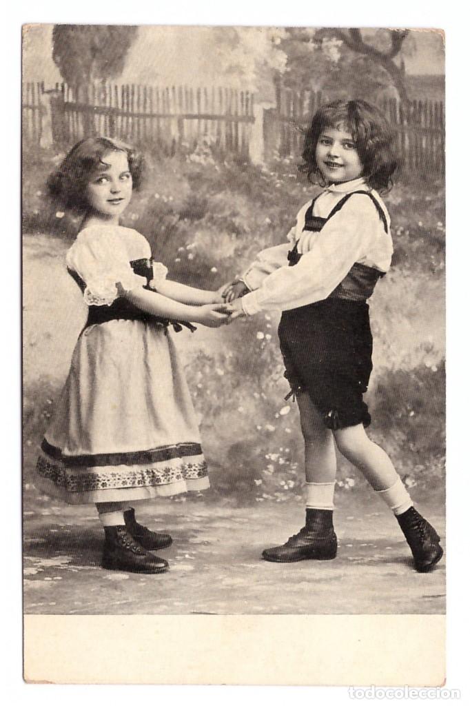 Postales: PAREJA DE NI&Ntilde;OS JUGANDO - Foto 1
