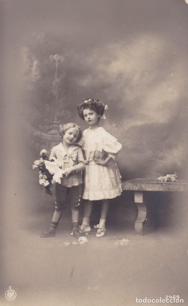 Postales: ni&ntilde;o y ni&ntilde;a con fecha 1912 - Foto 1