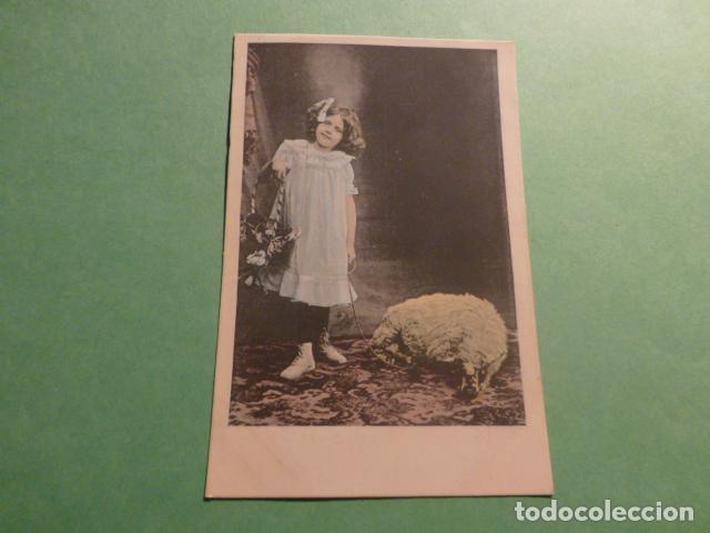 Postales: NI&Ntilde;A CON OVEJA POSTAL - Foto 1