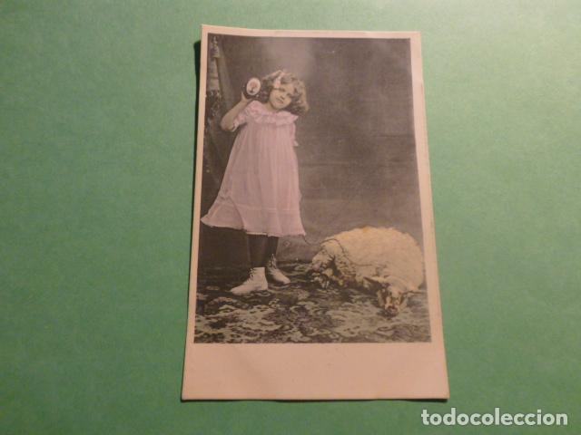 Postales: NI&Ntilde;A CON OVEJA POSTAL - Foto 1