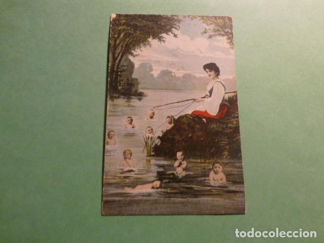 Postales: MUJER PESCANDO NI&Ntilde;OS POSTAL - Foto 1