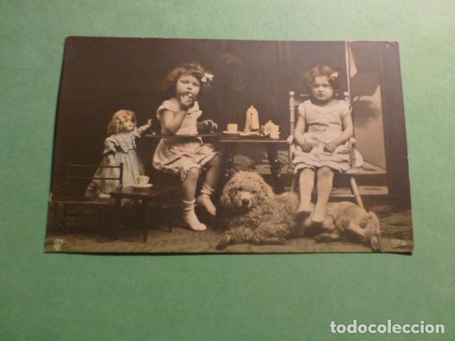 Postales: NI&Ntilde;AS CON PERRO POSTAL - Foto 1