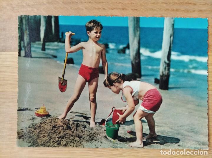 Postales: NI&Ntilde;OS EN LA PLAYA - Foto 1