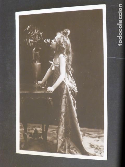 Postales: NI&Ntilde;A ELEGANTE CON FLORES POSTAL - Foto 1