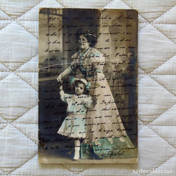 Postales: Madre con su hija. 1910. - Foto 1