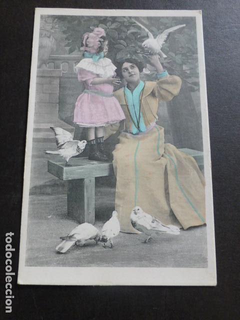 Postales: NI&Ntilde;A CON PALOMAS POSTAL - Foto 1