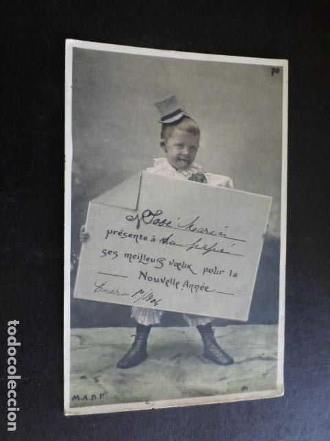 Postales: NI&Ntilde;O CON CARTEL POSTAL - Foto 1