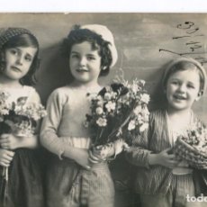 Postales: NIÑAS CON FLORES -FOTOGRÁFICA- AÑO 1912