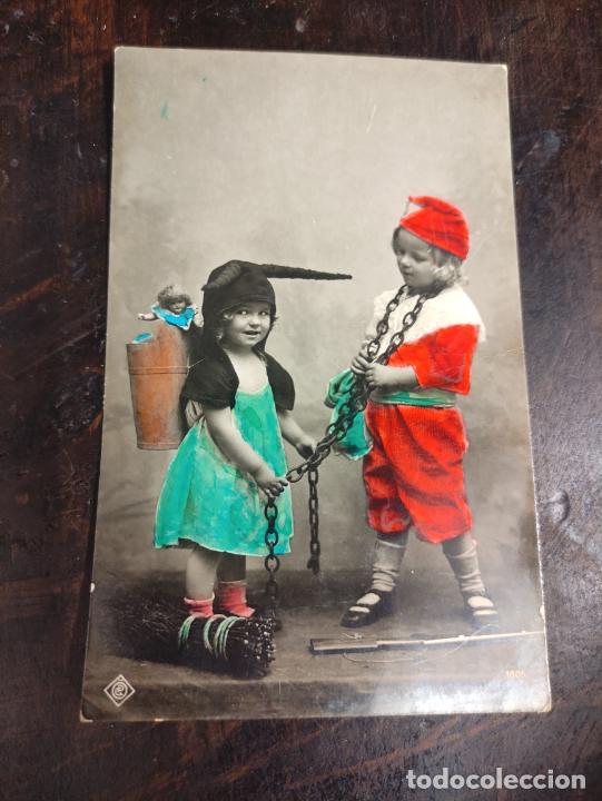 Postales: POSTAL COLOREADA CON NI&Ntilde;OS DISFRAZADAS - Foto 1
