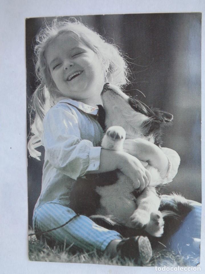 Postales: POSTAL CON NI&Ntilde;A Y PERRO - Foto 1