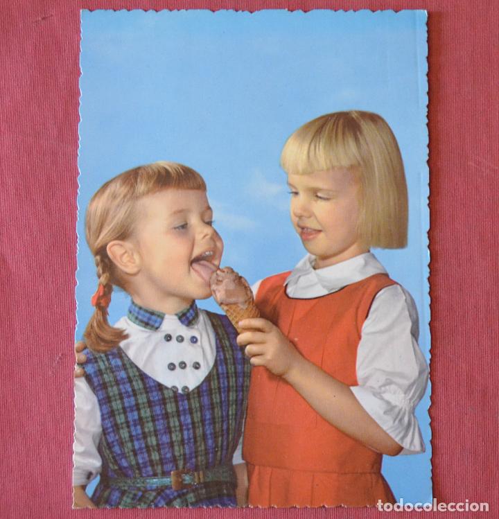 Postales: NI&Ntilde;AS COMIENTO HELADO - TARJETA POSTAL ESCRITA - Foto 1