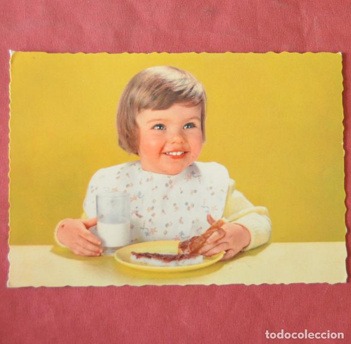 Postales: NI&Ntilde;A COMIENDO - TARJETA POSTAL - Foto 1