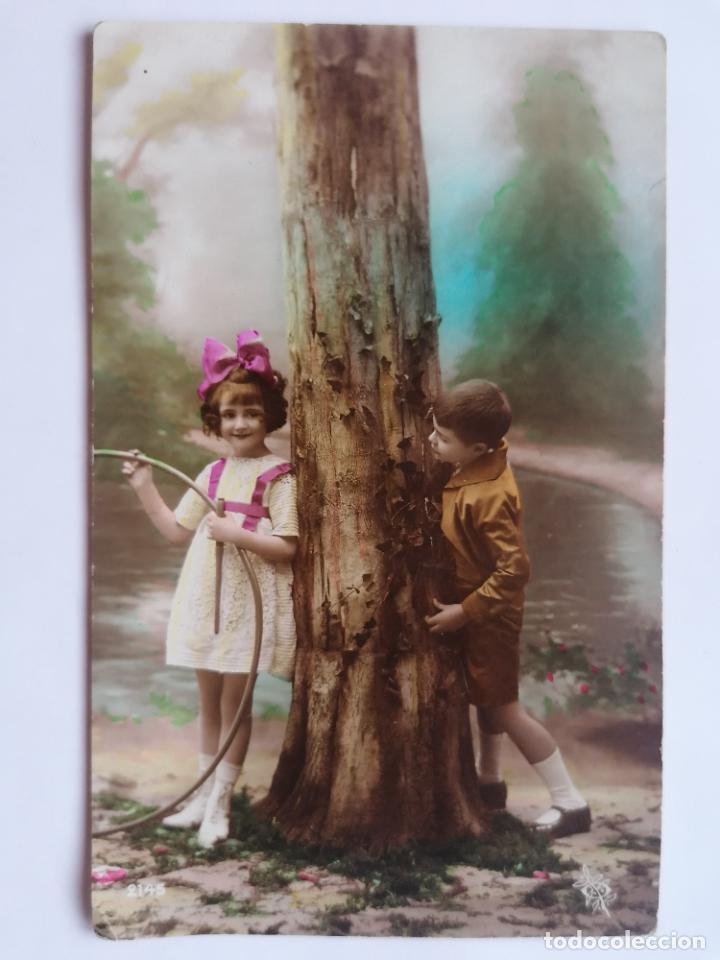 Postales: POSTAL, NI&Ntilde;A Y NI&Ntilde;O JUGANDO, ESCRITA A&Ntilde;O 1920, COLOREADA