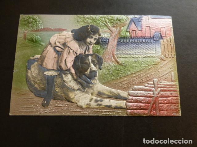 Postales: NI&Ntilde;A CON PERRO EN RELIEVE POSTAL - Foto 1