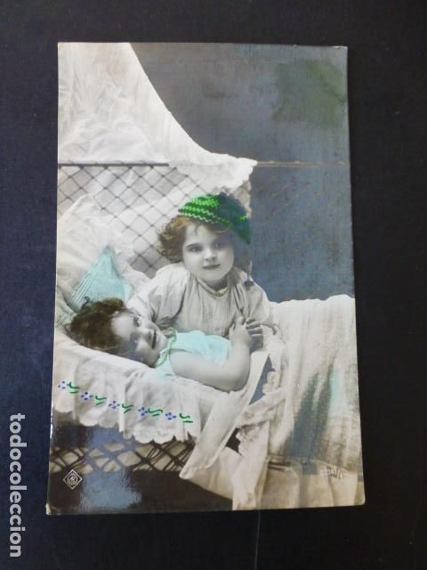 Postales: NI&Ntilde;AS EN LA CAMA POSTAL - Foto 1