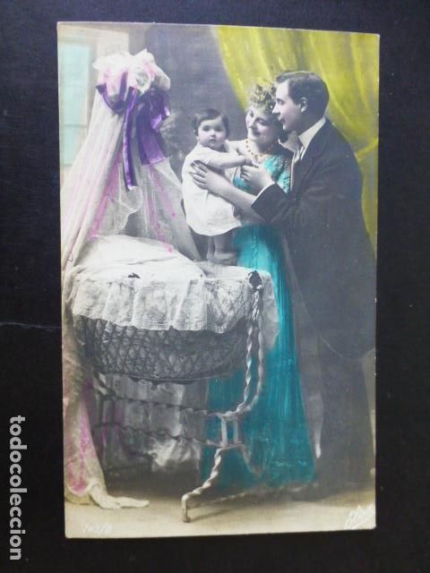 Postales: NI&Ntilde;O Y PADRES POSTAL - Foto 1
