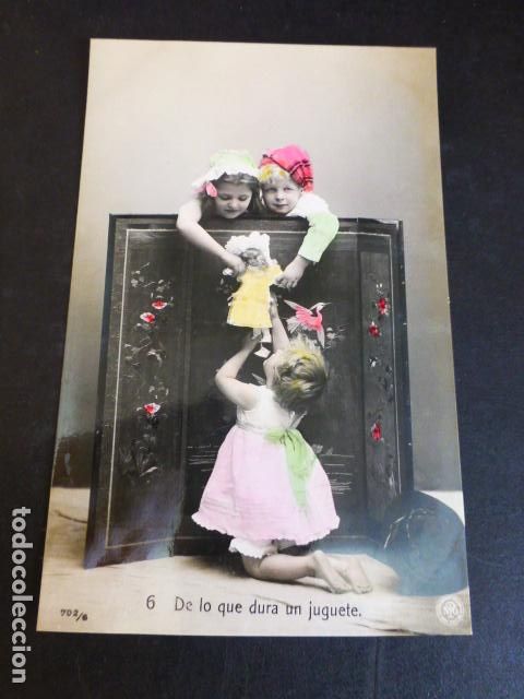 Postales: NI&Ntilde;OS JUGANDO CON MU&Ntilde;ECA POSTAL - Foto 1