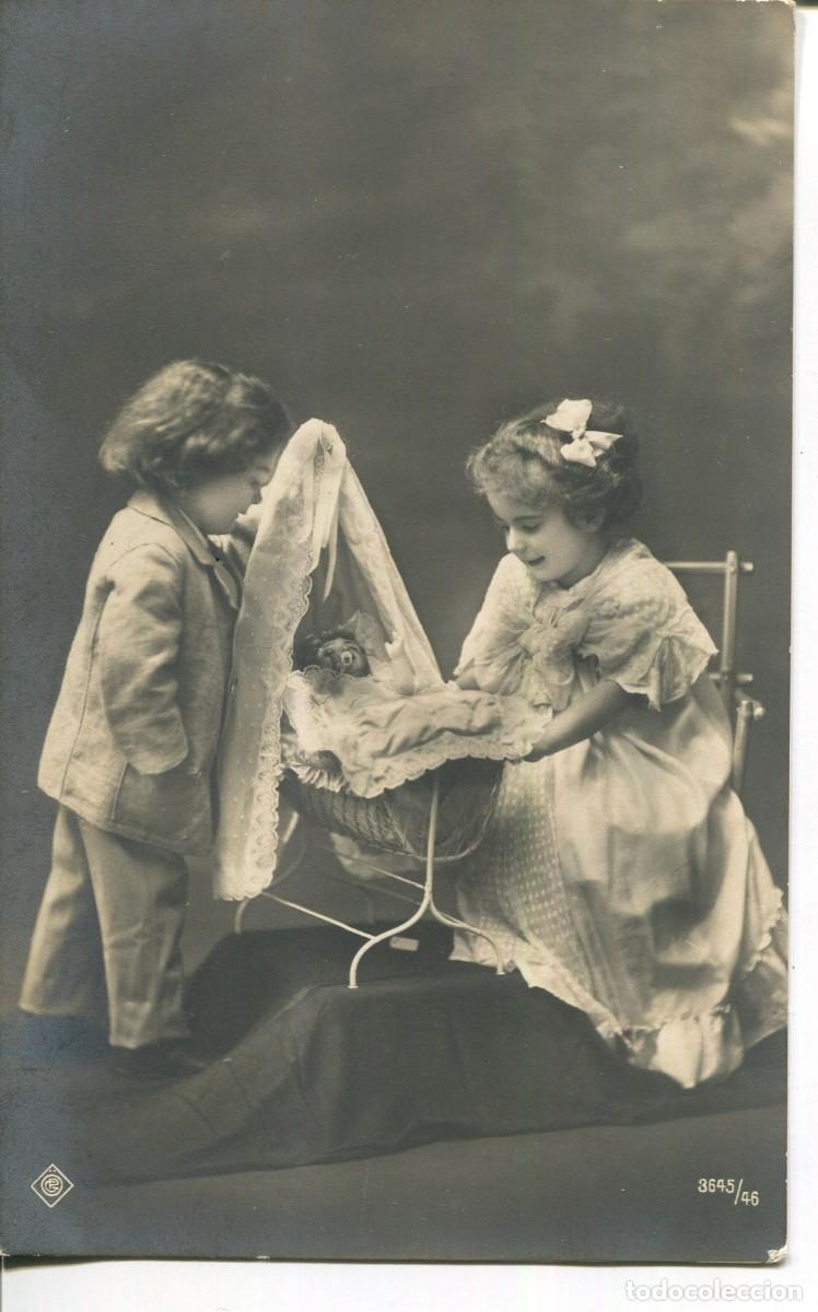 Postales: NI&Ntilde;AS CON SU MU&Ntilde;ECA- 1910 - Foto 1