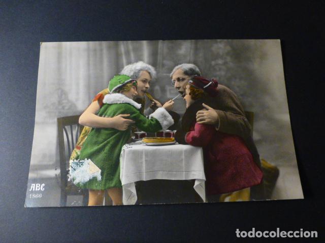 Postales: ABUELOS CON NIETAS POSTAL - Foto 1