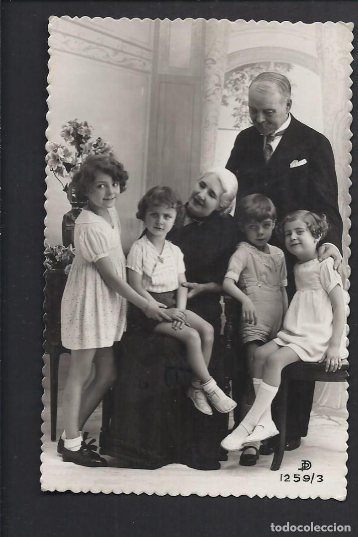 Postkarten: Tarjeta postal familiar escrita. 1944