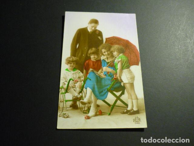 Postales: NI&Ntilde;OS CON SUS PADRES POSTAL - Foto 1