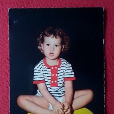 Postales: POSTAL POST CARD CARTE POSTALE NIÑO BOY CHILD ENFANT CHICO SENTADO EN COJÍN, PUF O SIMIL VER FOTO/S.. Lote 400788789