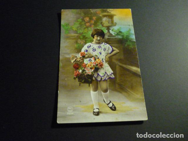 Postales: NI&Ntilde;A CON FLORES POSTAL - Foto 1