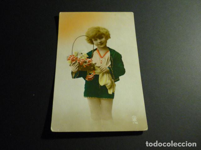Postales: NI&Ntilde;A CON FLORES POSTAL - Foto 1