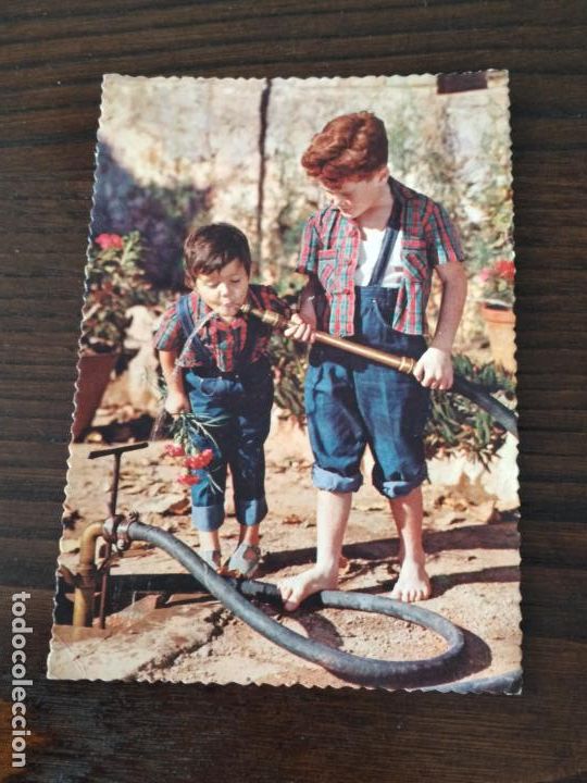 Postales: NI&Ntilde;OS CON MANGUERA POSTAL - Foto 1