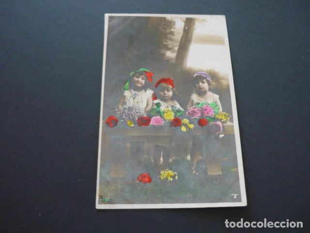 Postales: NI&Ntilde;AS CON FLORES POSTAL - Foto 1