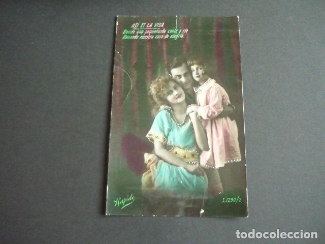 Postales: NI&Ntilde;A CON PADRES POSTAL - Foto 1