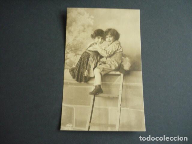 Postales: NI&Ntilde;OS EN ESCALERA POSTAL - Foto 1