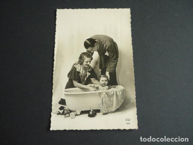 Postales: NI&Ntilde;O EN BA&Ntilde;ERA POSTAL - Foto 1