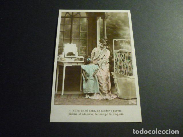 Postales: MADRE CON SU HIJA EN EL ASEO POSTAL - Foto 1