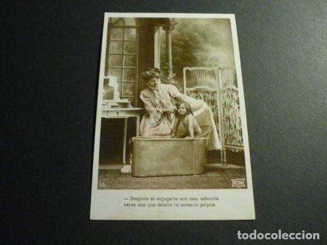 Postales: MADRE CON SU HIJA EN EL ASEO POSTAL - Foto 1