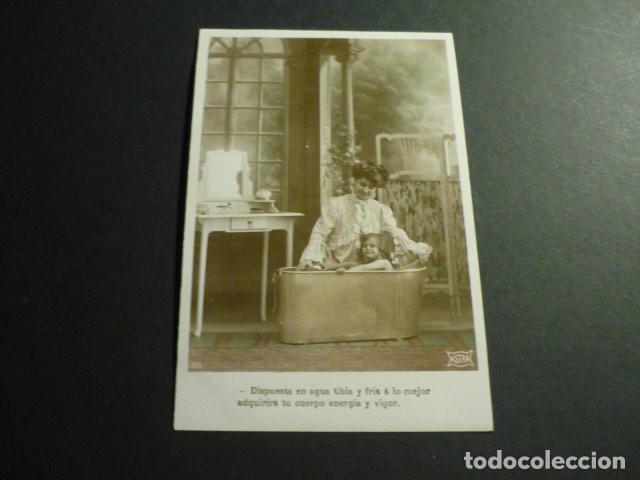 Postales: MADRE CON SU HIJA EN EL ASEO POSTAL - Foto 1