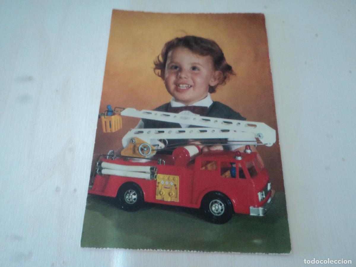Postales: ni&ntilde;o y coche de bomberos - Foto 1