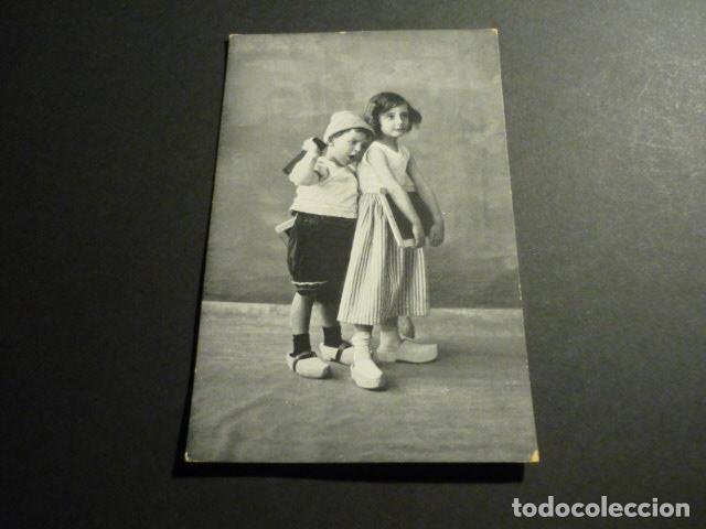 Postales: NI&Ntilde;OS CON ZUECOS POSTAL - Foto 1