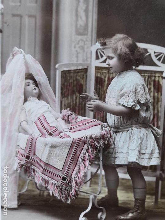 Postales: Postal antigua de Ni&ntilde;a con Mu&ntilde;eca. Escrita. - Foto 2