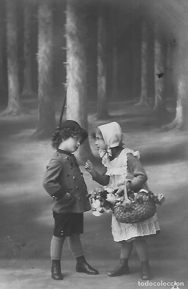 Postales: ANTIGUA POSTAL-PAREJA CONVERSANDO EN BOSQUE (1912) - Foto 1