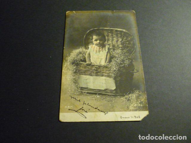 Postales: NI&Ntilde;O EN UN CESTO ANTIGUA POSTAL - Foto 1