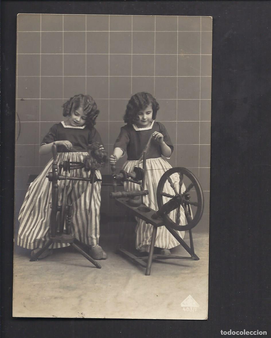 Postales: Antigua postal . Ni&ntilde;a hilando. 1913 - Foto 1