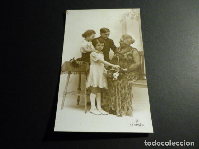 Postales: NI&Ntilde;OS CON ABUELA POSTAL - Foto 1