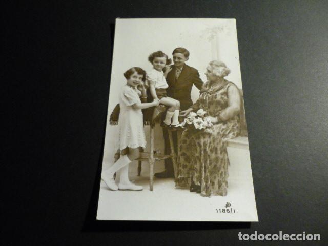 Postales: NI&Ntilde;OS CON ABUELA POSTAL - Foto 1